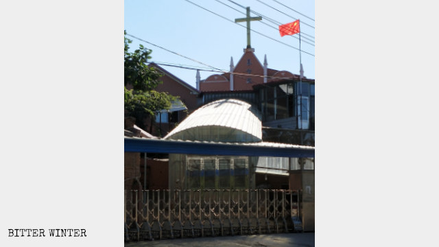 Religion chine,Christianisme,Église des Trois-Autonomies,Drapeau national flottant à l’église,Liberté Religieuse