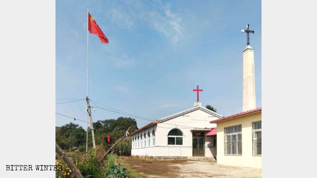 Religion chine,Christianisme,Église des Trois-Autonomies,Drapeau national flottant à l’église,Liberté Religieuse