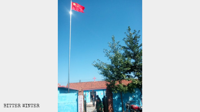 Religion chine,Christianisme,Église des Trois-Autonomies,Drapeau national flottant à l’église,Liberté Religieuse