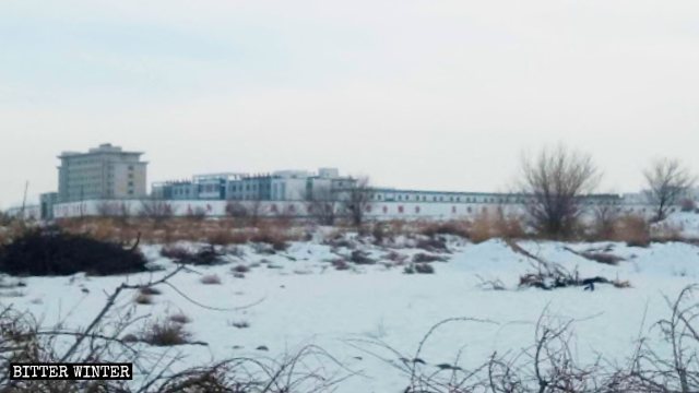 Prison de la ville de Jiuquan, province du Gansu, dans laquelle les Ouïghours du Xinjiang sont détenus.