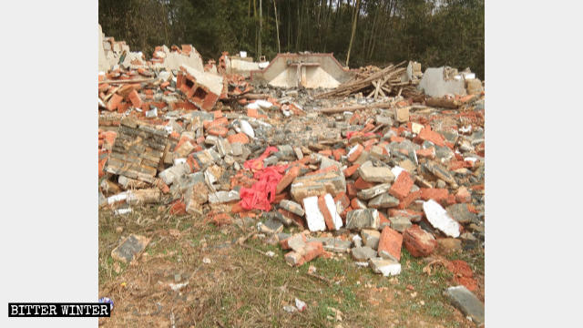 L’église des Trois-Autonomies de Chengjia dans la ville de Guxiandu mise en ruines.