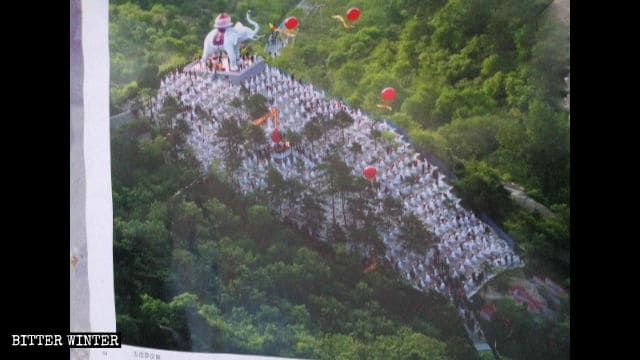 La montagne d’Arhat avant que les autorités n’enlèvent ses 800 statues.