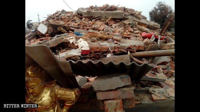 Le Temple Hongshan laissé en ruines.