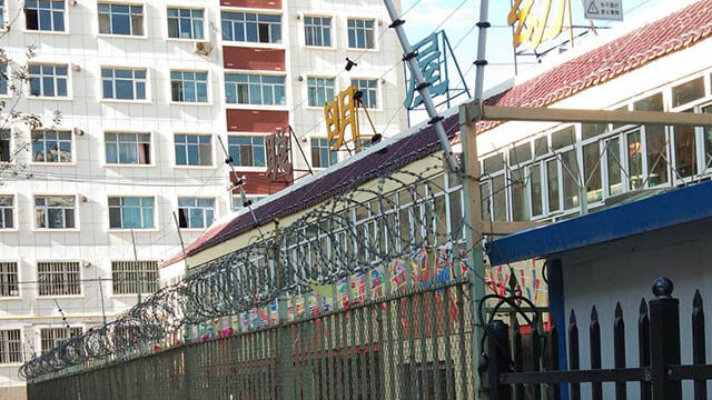 Les écoles ressemblent beaucoup à des prisons,xinjiang,Répression des Ouïghours