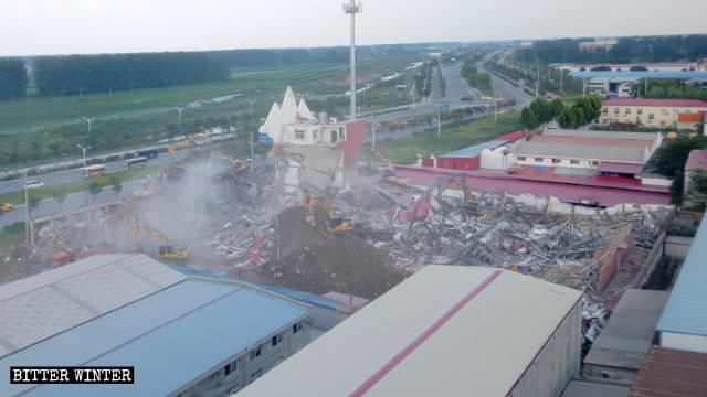 L’église du véritable Jésus a été transformée en champ de ruines.